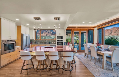 Ivins Casa | Magical Home in Kayenta Surrounded by Red Rocks, Zion