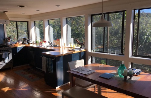 Aquinnah Casa | Casa mágica en los árboles con vistas al agua
