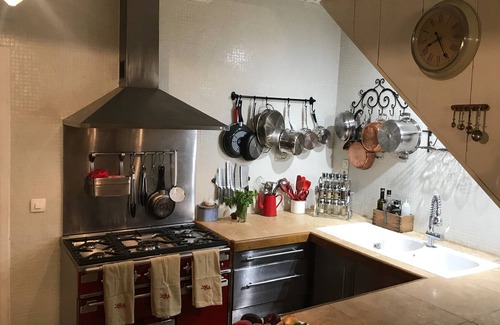 Saint-Cirq-Lapopie Casa | Magical, Medieval Home in Artists Village, Ideal for Families or up to 4 Couples