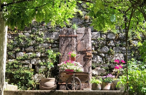 Saint-Cirq-Lapopie Casa | Magical, Medieval Home in Artists Village, Ideal for Families or up to 4 Couples