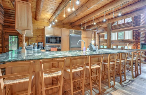 Drayton Plains Cabaña | Magical Metamora Cottage w/ Fire Pit, Pond, Deck!