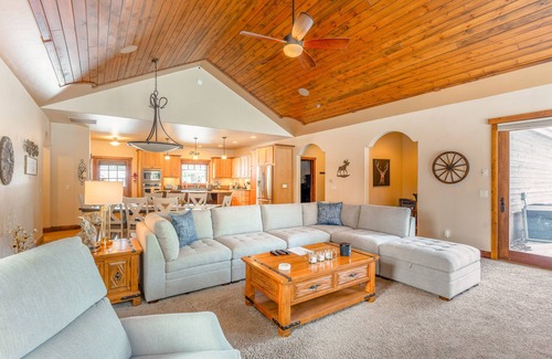 Kalispell Casa | Magical mountain retreat with a firepit, patio, W/D, & central AC - dog-friendly