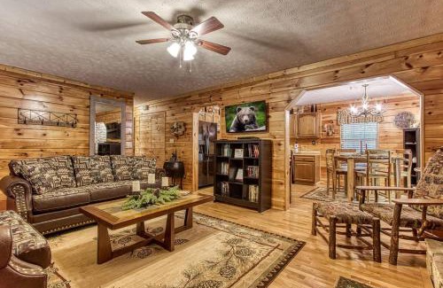 Sevierville Casa | Magical Nights, Hot Tub, WIFI, 685 in FREE Attraction tickets each paid day!