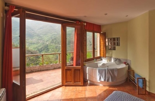 Santa María Casa | Lugar mágico, ideal parejas: jacuzzi, montañas, barbacoa y chimenea