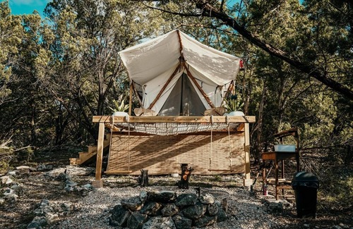 Cross Mountain Alquiler De RV | Magical Stargazing Retreat on 11 Acres in San Antonio Estrella 1