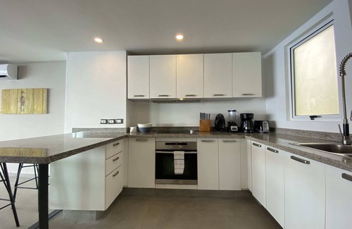 Brisas del Marqués Condominio | Magical sunsets, king bed, and pro service B403