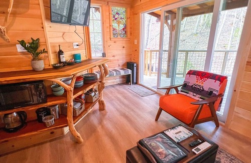 Copperhill Cabina | Magical Treehouse ~ Romantic Hot Tub ~Dog Friendly
