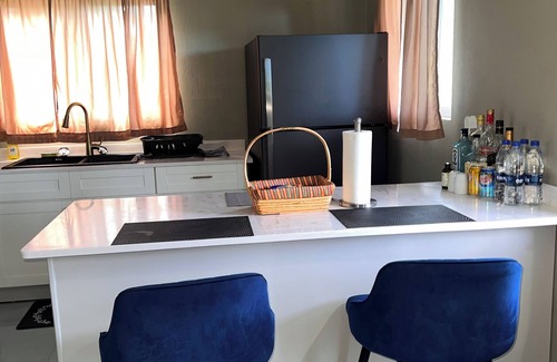 Seatons Apartamento | Magical View of Sir Vivian Richards Cricket Stadium and Historic Parham Harbor