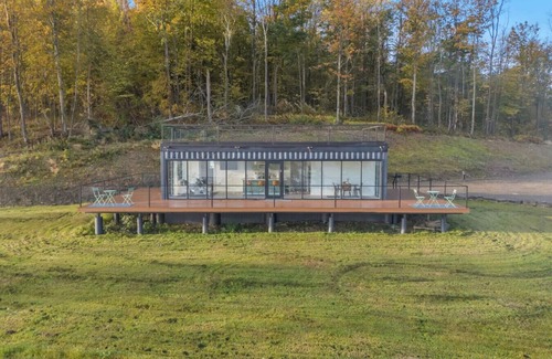 Little Valley Apartamento | Magical views, luxury living container house