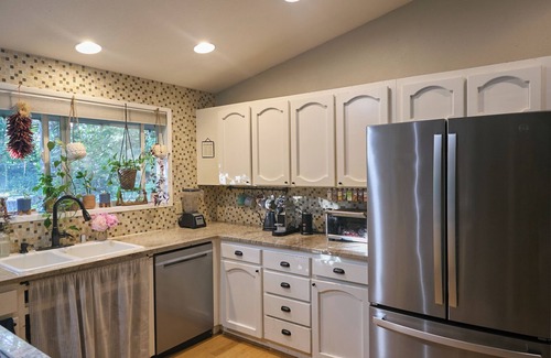 Battle Ground Otro | Magical Woodland Retreat in Battle Ground 6-bedroom farmhouse with fitness room