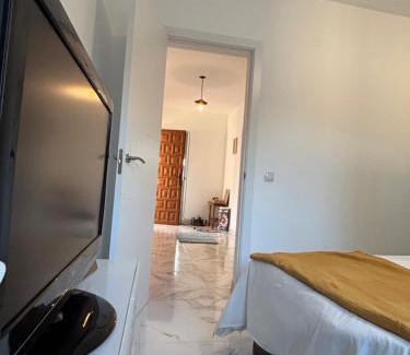 Aldea del Fresno Chalet De Esquí | Magnífico chalet con piscina privada y vistas impresionantes