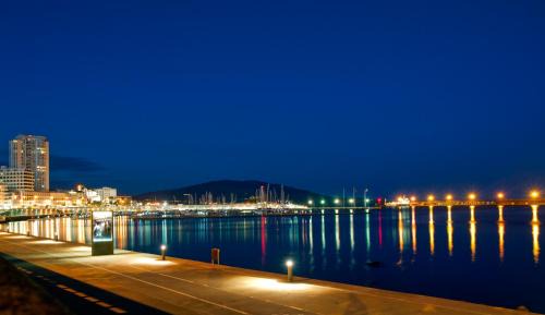 Ponta Delgada Casa | Magnólia - Casa com dois quartos junto ao mar - Renovada em 2023