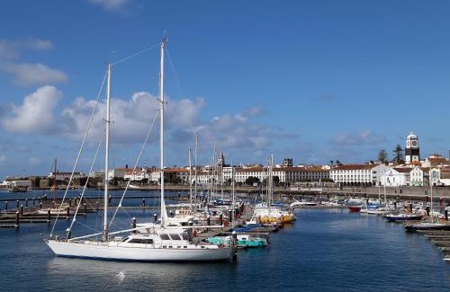 Ponta Delgada Casa | Magnólia - Casa com dois quartos junto ao mar - Renovada em 2023