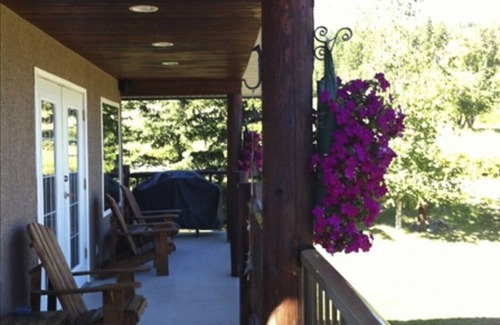 Magna bay Cabaña | Magna Bay Cottage. Esta propiedad de alquiler se encuentra en la hermosa bahía de Magna, Columbia Británica, Canadá, y esperamos su consulta y / o reserva.