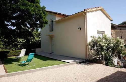 Saint-Florent-sur-Auzonnet Casa | MAGNANERIE LEONY : Maison au calme avec jardin