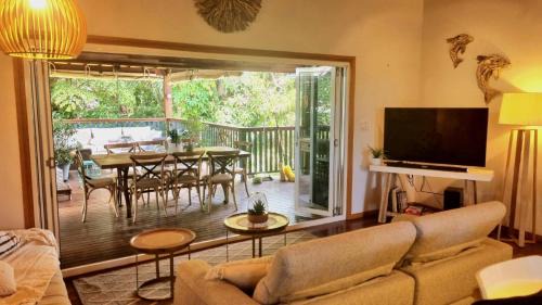 Horseshoe Bay Casa | Magnetic Mango Escape