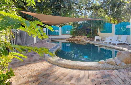 Arcadia Apartamento | Magnetic Reef 3 - Relaxing tropical getaway with lush gardens and complex pool, minutes to Alma Bay