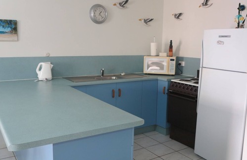 Arcadia Apartamento | Magnetic Shores Unit 3 - Delightful tropical getaway across the road to beautiful Alma Bay