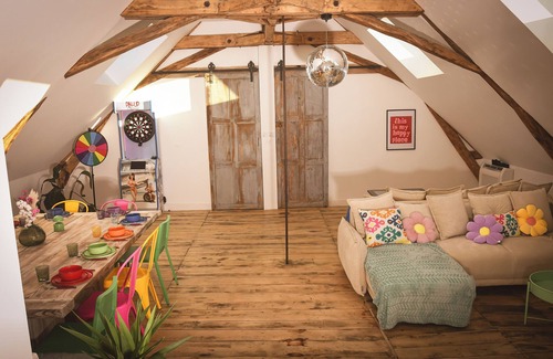 Saint-Pourcain-sur-Sioule Apartamento | Magnificent Festive Loft