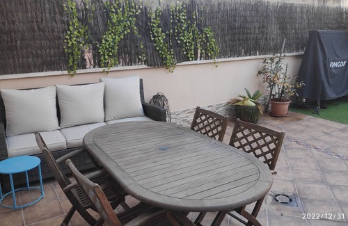 Sant Feliu de Llobregat Apartamento | Magnífica Apartamento con un gran patio. A 30 minutos del centro de Barcelona.