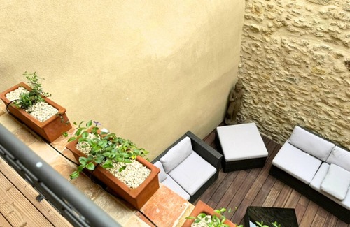 Saint-Quentin-la-Poterie Casa | Magnificent village house, 8 pers, air conditioning, pool, spa