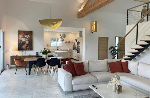 Saint-Pee-sur-Nivelle Casa | Magnificent Basque house with heated pool overlooking nature