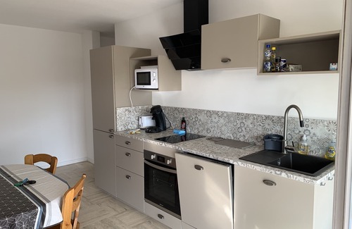 Mandelieu-La-Napoule Apartamento | Magnificent 3-room apartment close to the sea, swimming pool, beach, shops all within walking distance