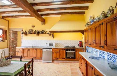 Sils Villa | 15 Habitaciones |40pax| Gran BBQ con Sala de Juegos |A 45min de BCN