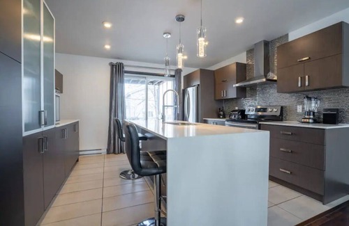 Longueuil Casa | Magnificent 2-storey condo only 15 minutes from downtown Montreal