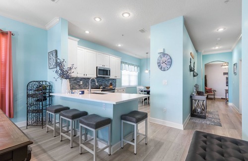 Palm Coast Condominio | Impecable 5ª planta esquina unidad con hermoso lago y vistas parciales del océano !!