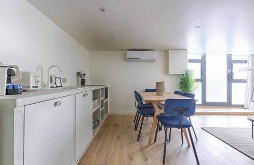 Quartier de la Roquette Apartamento | Magnificent AC Duplex Bastille Le Marais
