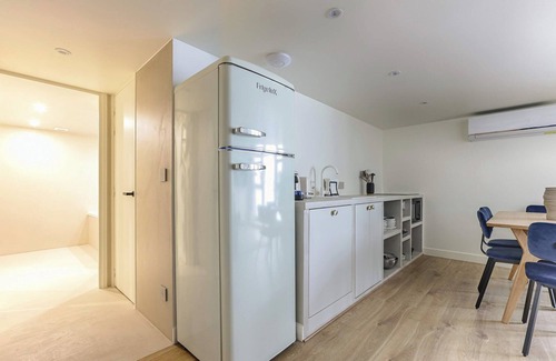 Quartier de la Roquette Apartamento | Magnificent AC Duplex Bastille Le Marais