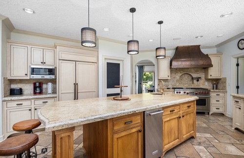 Meadow Glade Casa | Magnificent and Private Estate on Two Acres w/ Huge Manicured Yard, Covered Patio, Chef's Kitchen