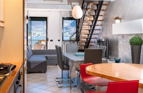 Lovere Apartamento | magnificent apartment with terrace overlooking the lake