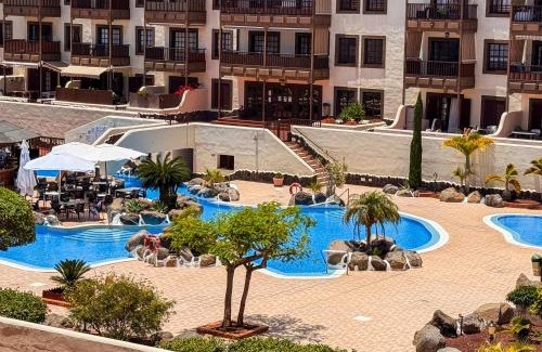 Arona Apartamento | Magnificent Balcon with Sea and Pool View