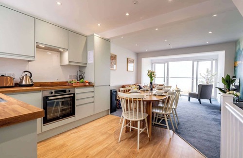 Caister-on-Sea Casa | Magnificent Beach House - Seaview - Upside-down
