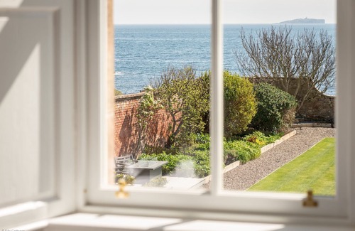Anstruther Cabaña | Magnificent Beach Front House - sleeping 10 in five bedrooms