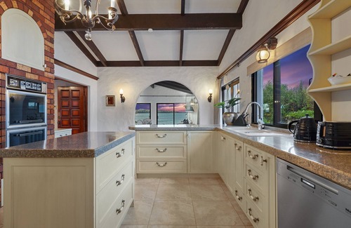 Sunnyhills Casa | Magnificent Beachfront Mansion - Pool