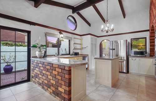 Sunnyhills Casa | Magnificent Beachfront Mansion - Pool