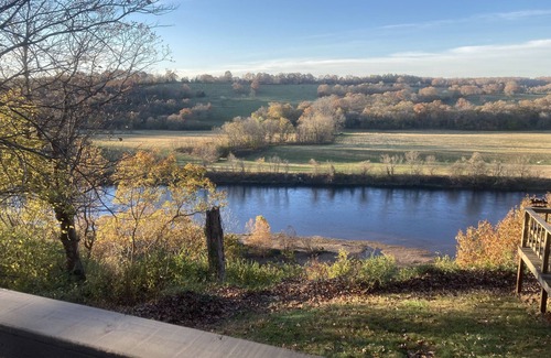 Flippin Casa | Magnificent bluff view of the White River, sunsets, and wildlife.