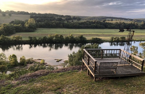 Flippin Casa | Magnificent bluff view of the White River, sunsets, and wildlife.