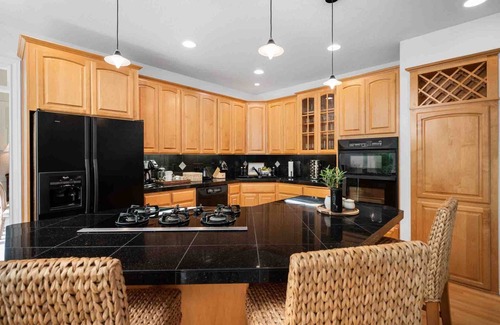 Bull Mountain Casa | Magnificent Bull Mountain Retreat on Greenspace, Pet Friendly, Huge Deck, Game Room, in Cul-de-Sac
