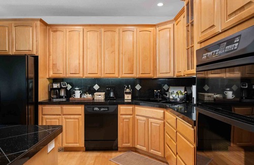Bull Mountain Casa | Magnificent Bull Mountain Retreat on Greenspace, Pet Friendly, Huge Deck, Game Room, in Cul-de-Sac
