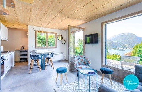 Talloires-Montmin Chalet De Esquí | Magnificent Chalet : lake and mountain view.