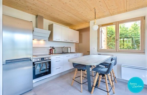 Talloires-Montmin Chalet De Esquí | Magnificent Chalet : lake and mountain view.