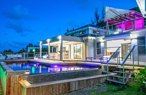 Orient Bay Casa | Magnificent contemporary villa on the heights of Saint-Martin.