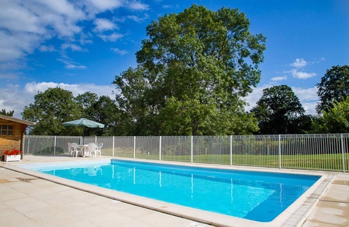 (le) Mesnil Hue Casa | Magnífica casa de piedra con piscina privada climatizada, jardines y WiFi para 2-12