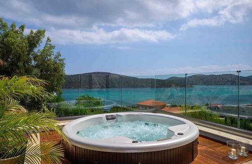 Agia Triada Villa | Charming Chania Villa | 3 Bedrooms | Villa Luppi | Amazing Sea Views and Heated Pool | Agia Paraskevi Rethymno, Ayía Paraskeví
