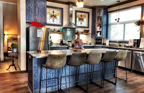 Mount Ida Cabaña | Magnificent Four Bedroom, Two 1/2 Bath luxury, log-sided Harbor North cottage with incredible views of Lake Ouachita. by RedAwning