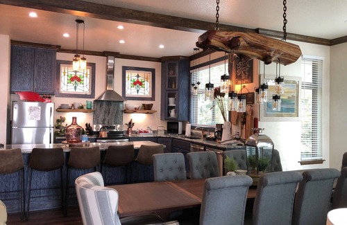 Mount Ida Cabaña | Magnificent Four Bedroom, Two 1/2 Bath luxury, log-sided Harbor North cottage with incredible views of Lake Ouachita. by RedAwning